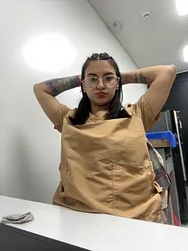 Snapshot of Emma_Giraldo chatting on 5, 10, 2025 Emma Giraldo online show from 5, 10, 2025