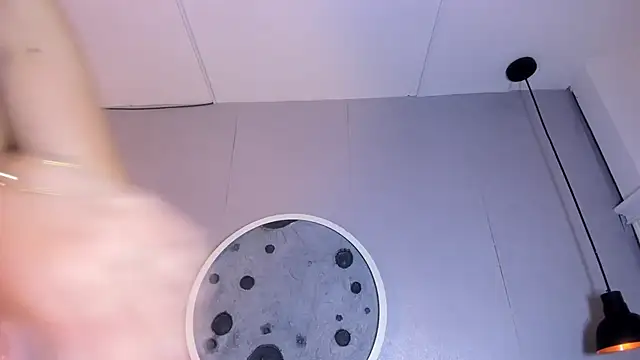 Lia Guzman online show from 10, 11, 2025