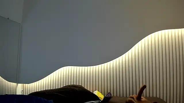 Lia Guzman online show from 6, 3, 2026