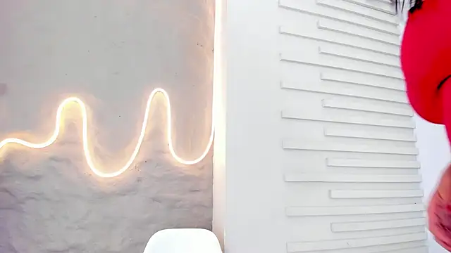 Lia Guzman online show from 24, 2, 2025