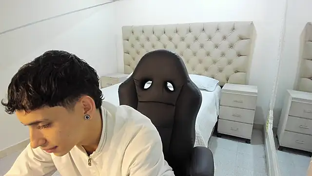 JhoanLeandro online show from 13, 11, 2025