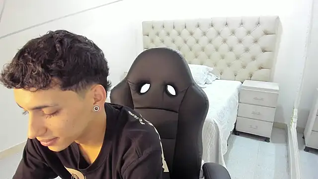 JhoanLeandro online show from 10, 11, 2025