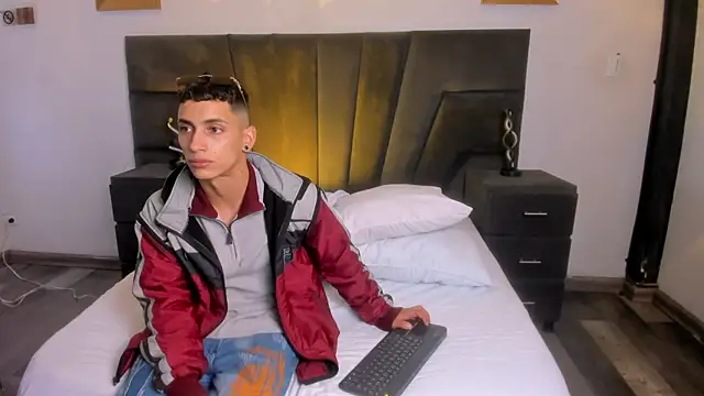 JhoanLeandro online show from 3, 3, 2025