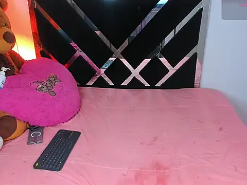 Snapshot of CatalinaSmith1 chatting on 12, 11, 2025 CatalinaSmith1 online show from 12, 11, 2025