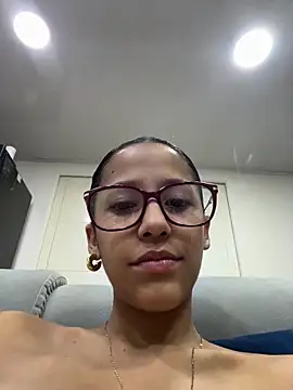 Snapshot of vicky_bass chatting on 5, 11, 2025 vicky bass online show from 5, 11, 2025