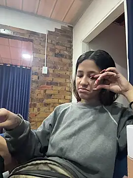 Snapshot of vicky_bass chatting on 4, 11, 2025 vicky bass online show from 4, 11, 2025