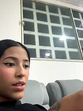 Snapshot of vicky_bass chatting on 23, 10, 2025 vicky bass online show from 23, 10, 2025