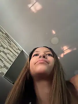 Snapshot of vicky_bass chatting on 11, 11, 2025 vicky bass online show from 11, 11, 2025