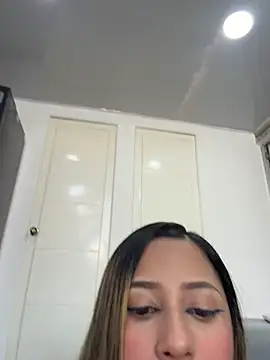 Snapshot of vicky_bass chatting on 14, 11, 2025 vicky bass online show from 14, 11, 2025