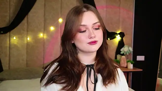 Snapshot of Kendra_Parlow chatting on 4, 11, 2025 Kendra Parlow online show from 4, 11, 2025