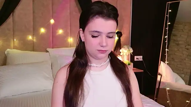 Snapshot of Pauline_Heaven chatting on 1, 12, 2025 Pauline Heaven online show from 1, 12, 2025