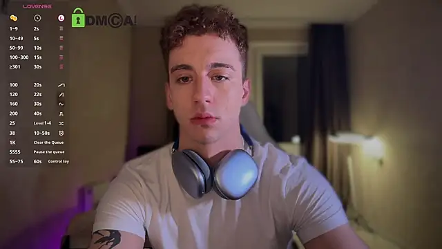 Snapshot of VincentSmith02 chatting on 11, 10, 2025 VincentSmith02 online show from 11, 10, 2025