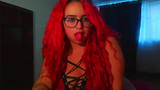 Snapshot of EstefyTabbo chatting on 8, 5, 2026 EstefyTabbo online show from 8, 5, 2026