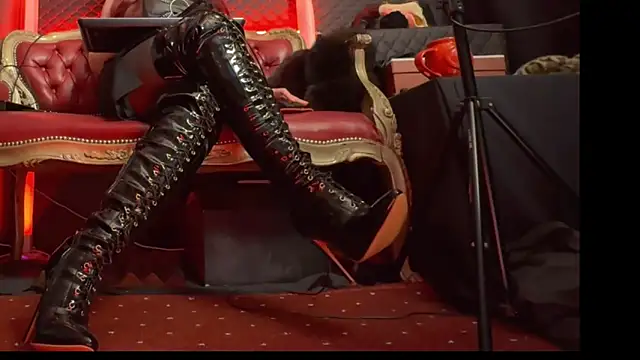 Snapshot of MistressesAliceAndRita chatting on 14, 4, 2026 MistressesAliceAndRita online show from 14, 4, 2026