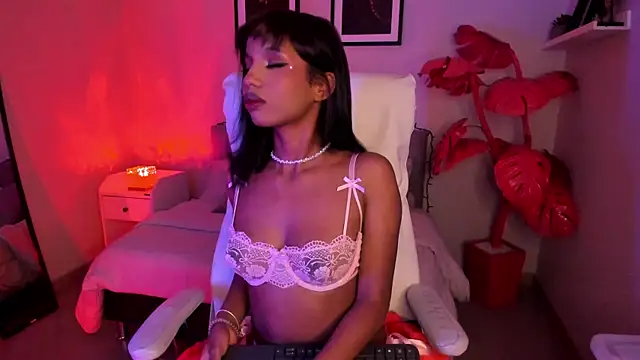 Gigi Strawberry online show from 15, 2, 2026