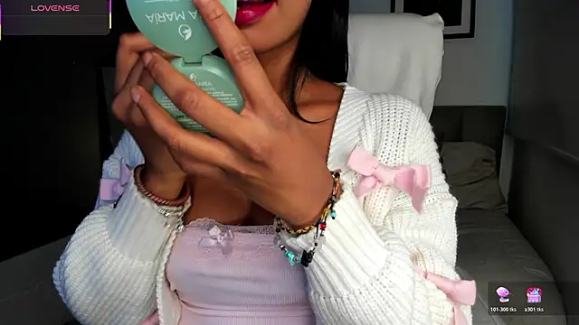 Snapshot of Gigi_Strawberry chatting on 7, 11, 2025 Gigi Strawberry online show from 7, 11, 2025