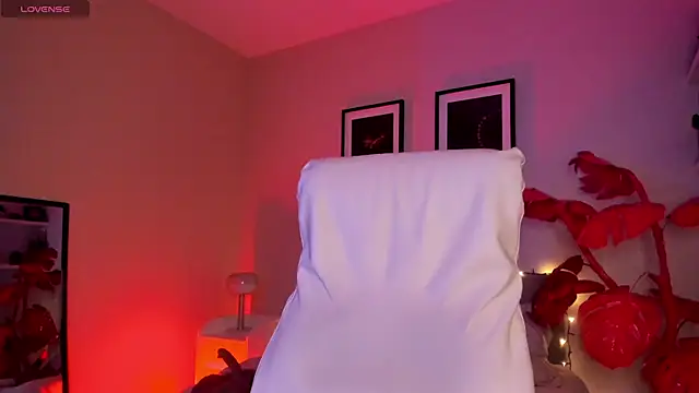 Gigi Strawberry online show from 5, 2, 2026