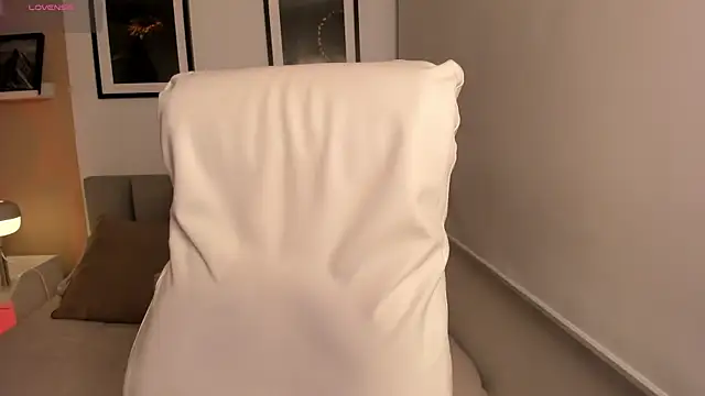 Snapshot of Gigi_Strawberry chatting on 28, 11, 2025 Gigi Strawberry online show from 28, 11, 2025