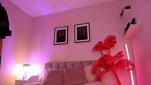 Gigi Strawberry online show from 25, 3, 2026