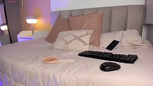 Snapshot of Gigi_Strawberry chatting on 27, 11, 2025 Gigi Strawberry online show from 27, 11, 2025