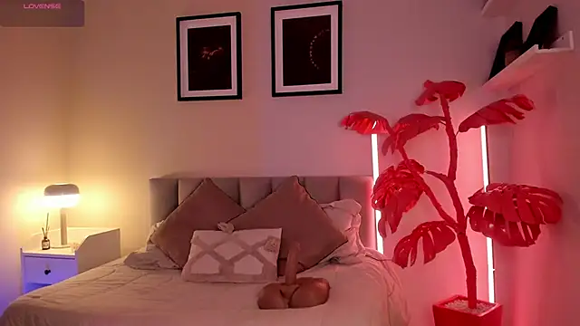 Gigi Strawberry online show from 22, 3, 2026