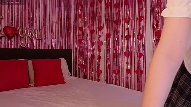 Lora Rosee online show from 5, 4, 2026