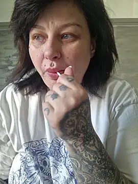 Snapshot of CannabisQueenn chatting on 28, 4, 2026 CannabisQueenn online show from 28, 4, 2026