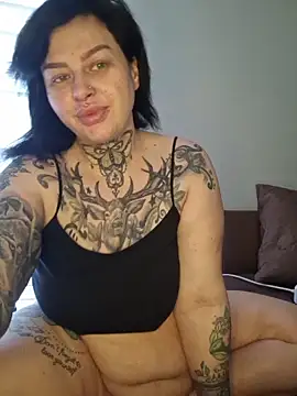 Snapshot of CannabisQueenn chatting on 8, 5, 2026 CannabisQueenn online show from 8, 5, 2026