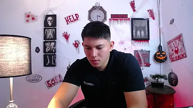 JamesCr  online show from 29, 10, 2025