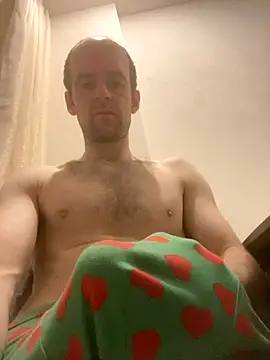 LynnAhNight online show from 18, 10, 2025