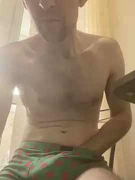 LynnAhNight online show from 5, 4, 2026