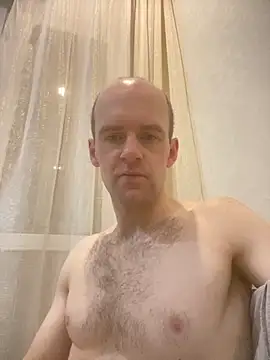 LynnAhNight online show from 4, 11, 2025