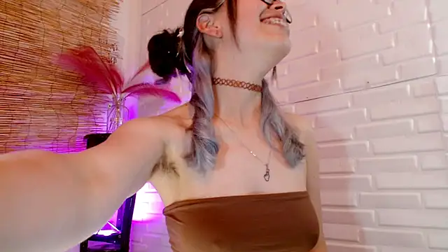 Luna 7 777 online show from 11, 11, 2025