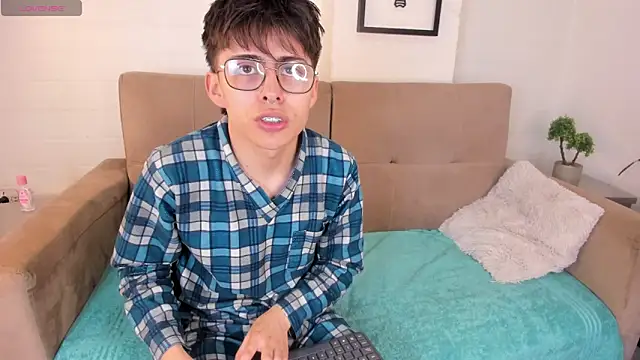 PepperTwink online show from 1, 3, 2025