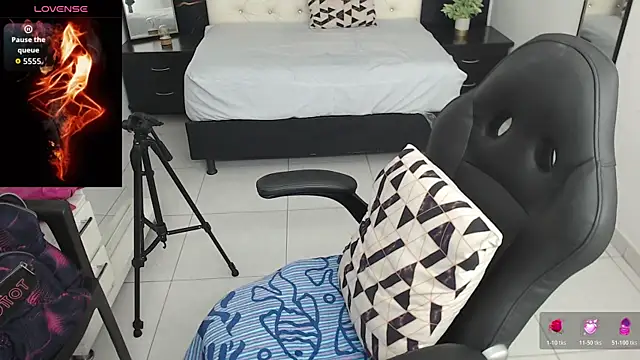 Snapshot of Aaliyah11 chatting on 28, 10, 2025 Aaliyah11 online show from 28, 10, 2025