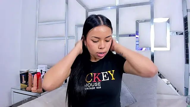 ZoeWan69 online show from 7, 11, 2025