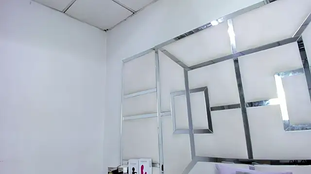 ZoeWan69 online show from 15, 4, 2026