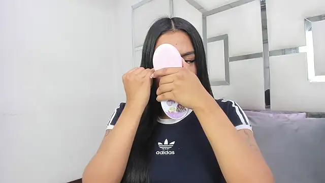 ZoeWan69 online show from 4, 4, 2026