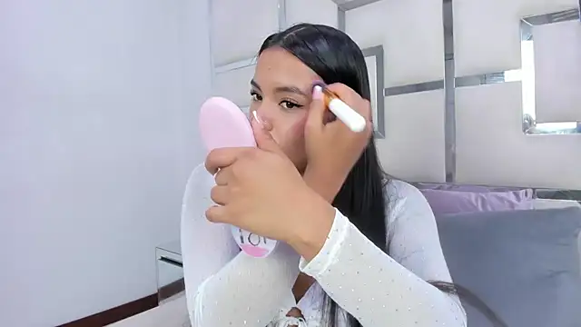 ZoeWan69 online show from 5, 4, 2026