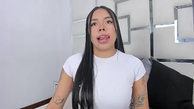 ZoeWan69 online show from 18, 1, 2026