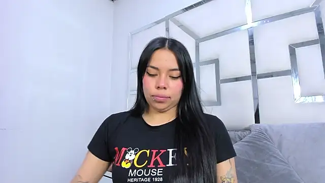 ZoeWan69 online show from 18, 11, 2025