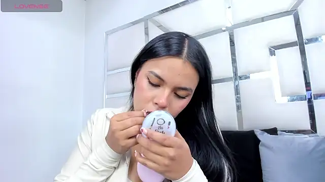 ZoeWan69 online show from 28, 2, 2026