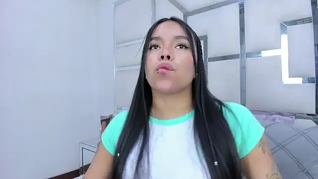 ZoeWan69 online show from 12, 4, 2026