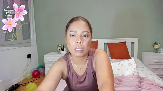 Snapshot of Izadi_7 chatting on 13, 10, 2025 Izadi 7 online show from 13, 10, 2025