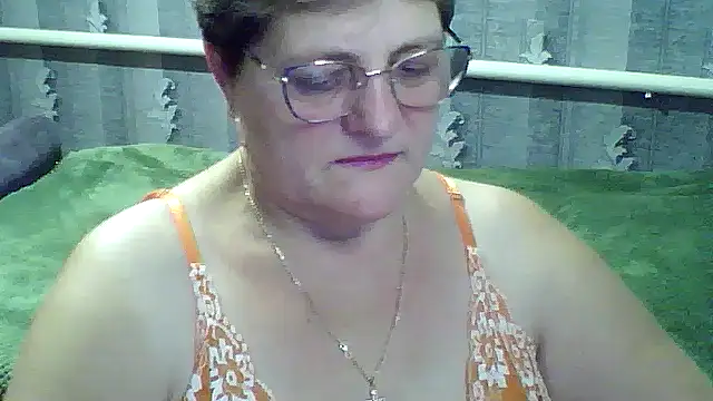 Snapshot of ElzaJewel chatting on 9, 10, 2025 ElzaJewel online show from 9, 10, 2025