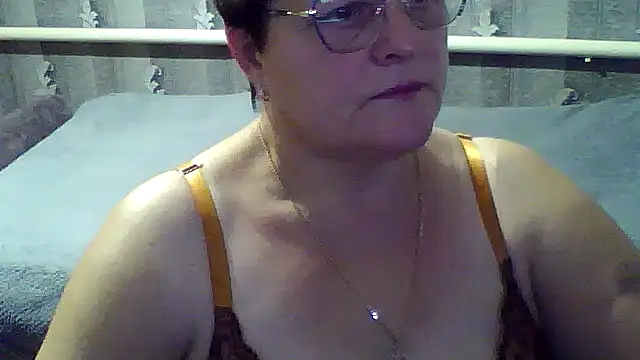 Snapshot of ElzaJewel chatting on 8, 11, 2025 ElzaJewel online show from 8, 11, 2025