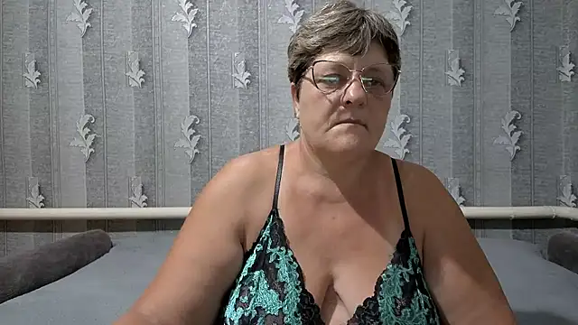 Snapshot of ElzaJewel chatting on 4, 7, 2026 ElzaJewel online show from 4, 7, 2026