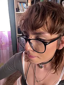 SingerMarla  online show from 4, 3, 2025