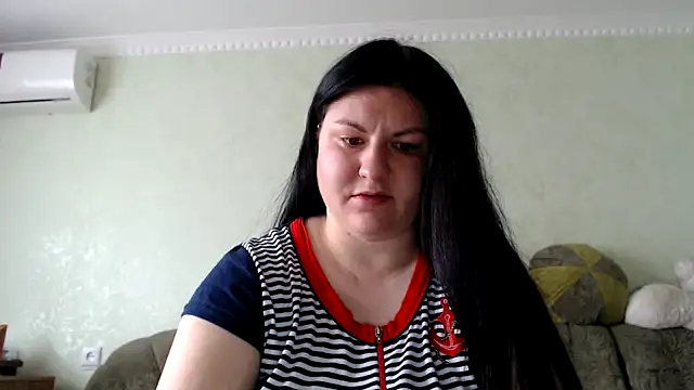 KiraSwee online show from 10, 9, 2025