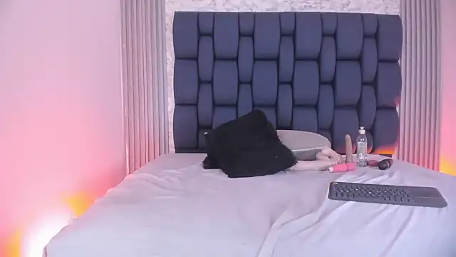 Ashlyaurora online show from 16, 4, 2026